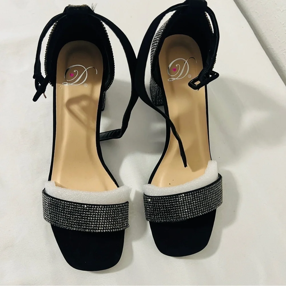 Delicious chic black